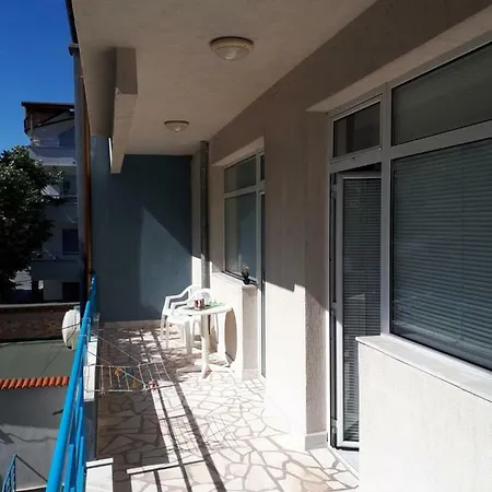 Guest house Blue House - синята къща Obzor