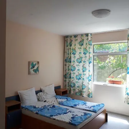 Guest house Blue House - синята къща