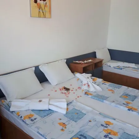 Guest house Blue House - синята къща Obzor