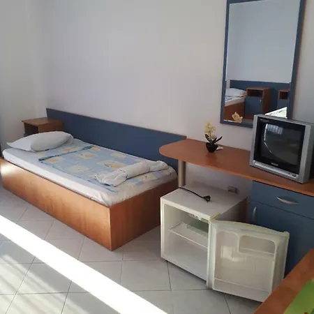 Blue House - синята къща 3* Obzor
