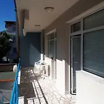 Guest house Blue House - синята къща Obzor
