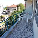 Blue House - синята къща Obzor