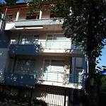 Blue House - синята къща 3* Obzor