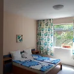 Guest house Blue House - синята къща