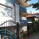 Guest house Blue House - синята къща Obzor