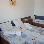Guest house Blue House - синята къща Obzor