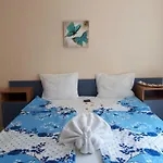 Blue House - синята къща 3* Obzor