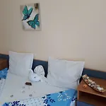 Guest house Blue House - синята къща 3*