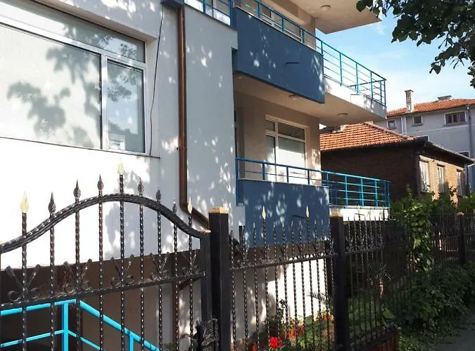 Guest house Blue House - синята къща Obzor