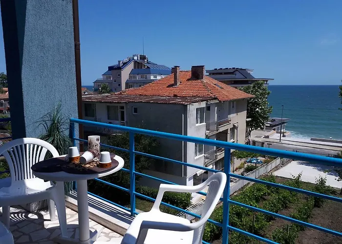 Guest house Blue House - синята къща 3*