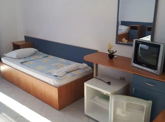 Blue House - синята къща 3* Obzor